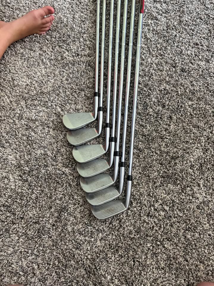 Mizuno Jpx 825 Pro irons kbs tour fst shafts with golf pride tour wraps. - Image 3