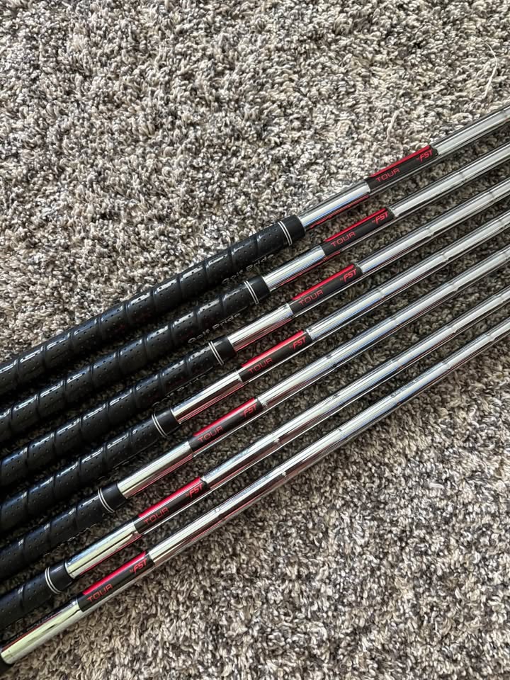 Mizuno Jpx 825 Pro irons kbs tour fst shafts with golf pride tour wraps. - Image 4
