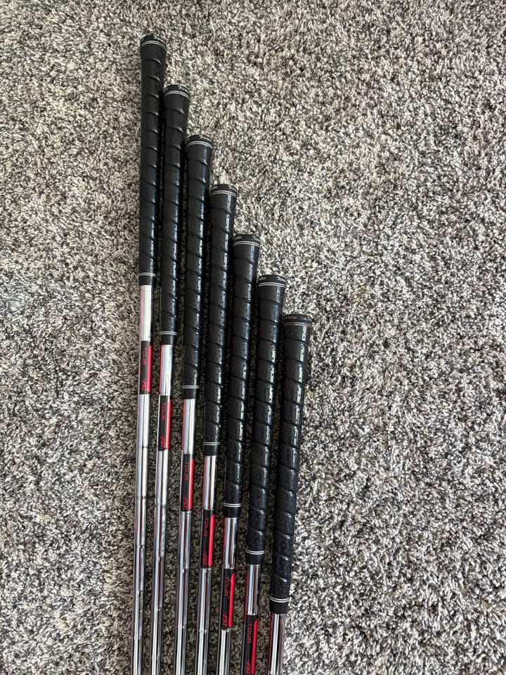 Mizuno Jpx 825 Pro irons kbs tour fst shafts with golf pride tour wraps. - Image 5
